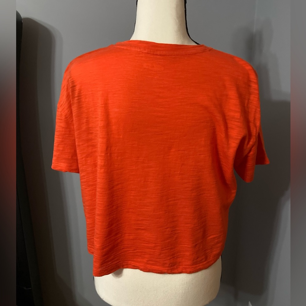 Old Navy Cropped Tee - Picture 2 of 4